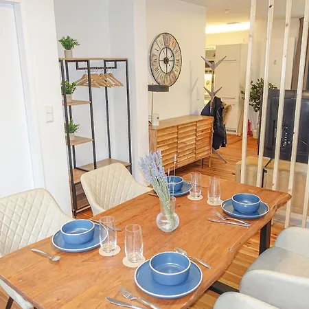 Luxomes: Design - Near Airport דירה *
